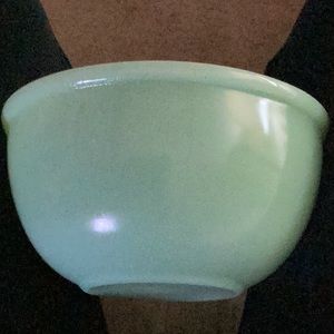 Vintage Anchor Hocking Jadeite rimmed bowl. EUC 6”